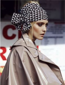 Coiffure-avec-foulard-stylee